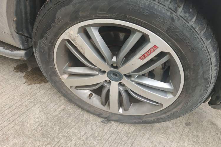 Used Haval H6 2017 Red Label 2.0T Automatic Two-Wheel Drive ZhiShang Model Right Front Wheel Hub