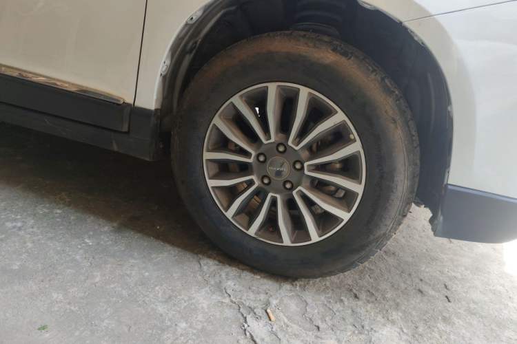 Used Haval H6 2017 Revised Blue-Label Sport Version 1.5T Automatic Two-Wheel Drive Luxury Trim Right Front Wheel Hub