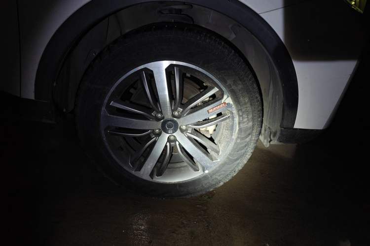 Used Haval H6 2017 Red Label 2.0T Automatic Two-Wheel Drive ZhiShang Model Right Front Wheel Hub