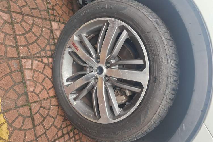 Used Haval H6 2017 Red Label 2.0T Automatic Two-Wheel Drive ZhiShang Model Right Front Wheel Hub