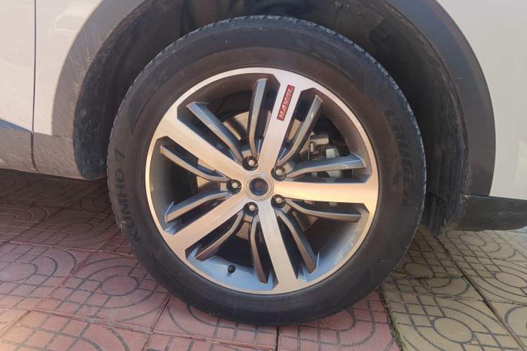 Used Haval H6 2017 Red Label 2.0T Automatic Two-Wheel Drive ZhiShang Model Right Front Wheel Hub