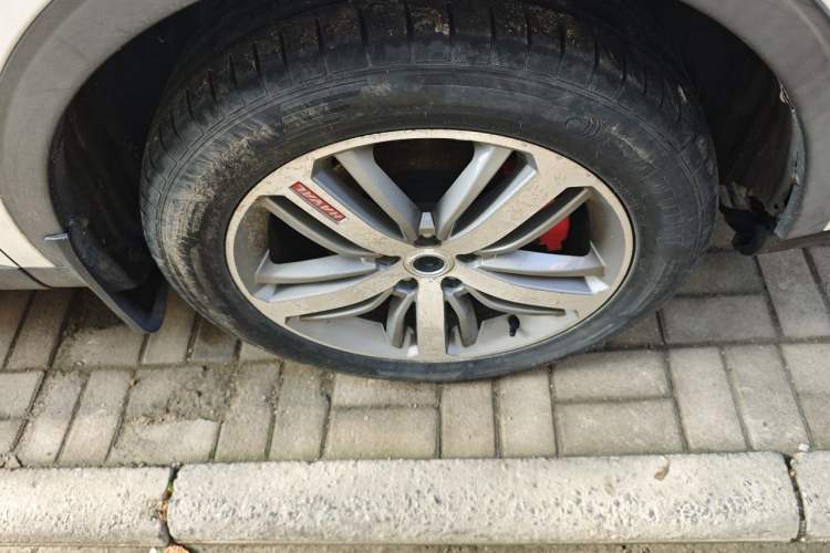 Used Haval H6 2017 Red-Label 2.0T Automatic Two-Wheel Drive Leading Edition Right Front Wheel Hub