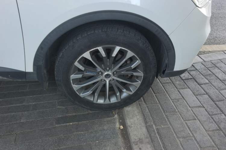 Used Haval H6 2017 Blue Label 1.5T Automatic Two-Wheel Drive ZhiShang Model Right Front Wheel Hub