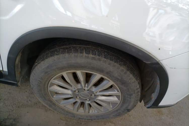 Used Haval H6 2017 Revised Red-Label Sport Version 1.5T Automatic Two-Wheel Drive Premium Edition Right Front Wheel Hub