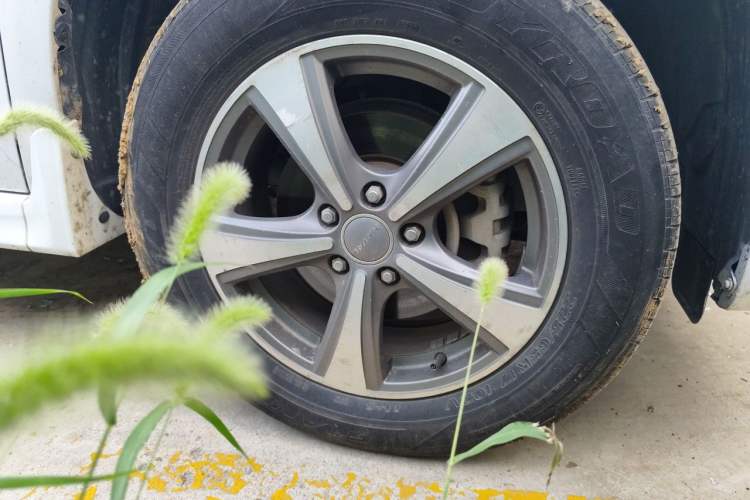 Used Haval H6 2017 Classic Edition 1.5T Manual Two-Wheel Drive Value Model Right Front Wheel Hub