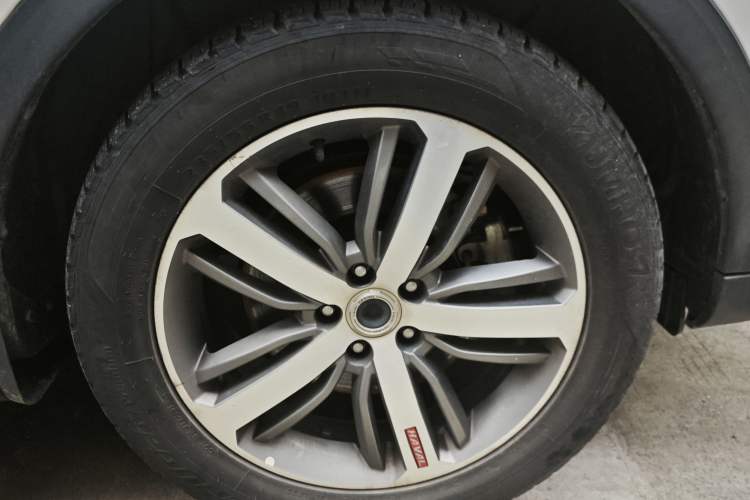 Used Haval H6 2017 Red Label 2.0T Automatic Two-Wheel Drive ZhiShang Model Right Front Wheel Hub