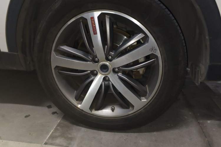 Used Haval H6 2017 Red Label 2.0T Automatic Two-Wheel Drive ZhiShang Model Right Front Wheel Hub