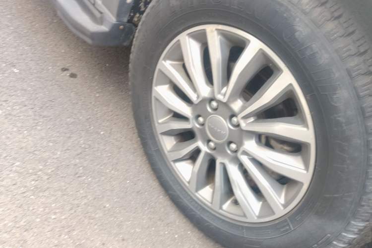 Used Haval H6 2017 Blue Label Sport Edition 1.5T Automatic Two-Wheel Drive Luxury Model Right Front Wheel Hub