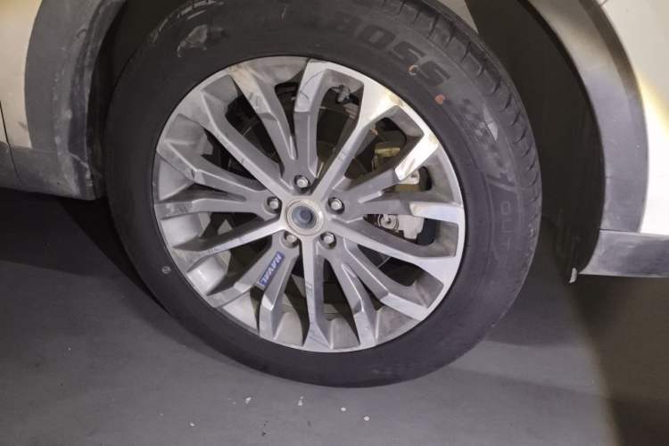 Used Haval H6 2017 Blue Label 1.5T Automatic Two-Wheel Drive ZhiShang Model Right Front Wheel Hub