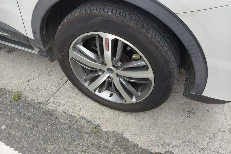 Used Haval H6 2017 Red Label 2.0T Automatic Two-Wheel Drive ZhiShang Model Right Front Wheel Hub