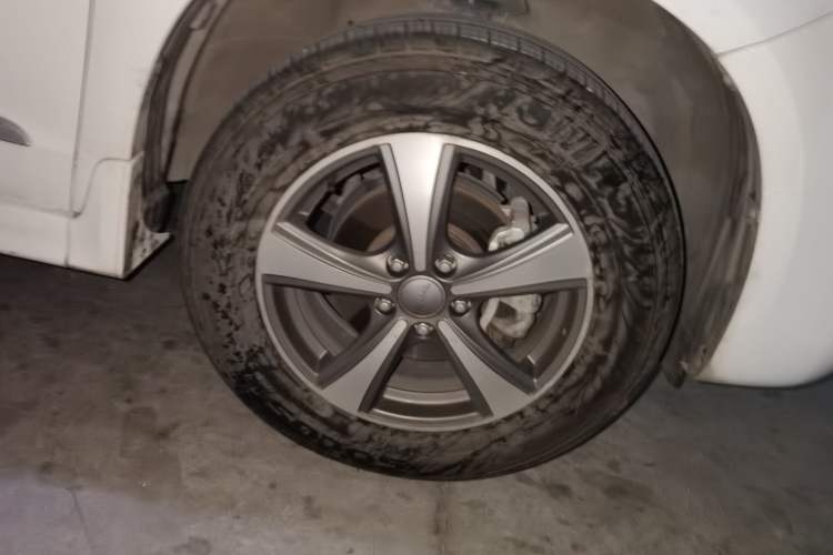 Used Haval H6 2017 Revised Blue-Label Sport Version 1.5T Automatic Two-Wheel Drive Luxury Trim Right Front Wheel Hub