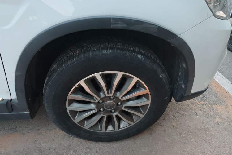 Used Haval H6 2017 Red-Label Sport Edition 1.5T Automatic Two-Wheel Drive Luxury Model Right Front Wheel Hub