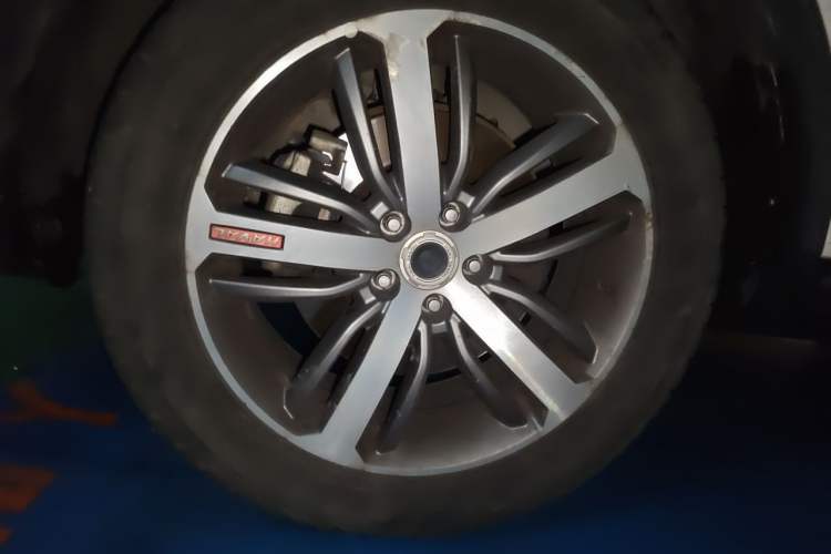 Used Haval H6 2017 Red-Label 2.0T Automatic Two-Wheel Drive Leading Edition Right Front Wheel Hub