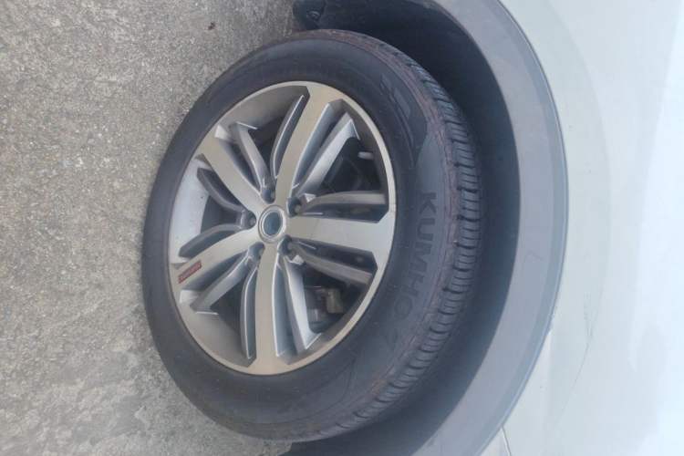 Used Haval H6 2017 Red Label 2.0T Automatic Two-Wheel Drive ZhiShang Model Right Front Wheel Hub