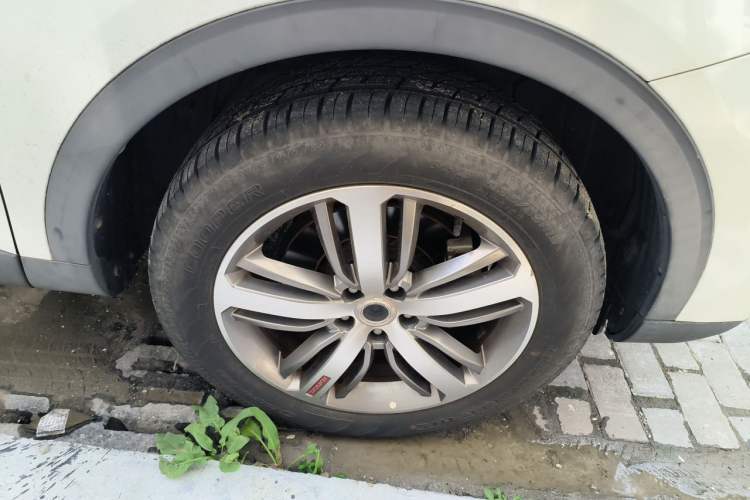 Used Haval H6 2017 Red Label 2.0T Automatic Two-Wheel Drive ZhiShang Model Right Front Wheel Hub