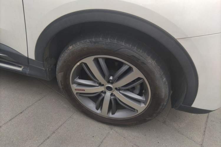 Used Haval H6 2017 Red Label 2.0T Automatic Two-Wheel Drive ZhiShang Model Right Front Wheel Hub