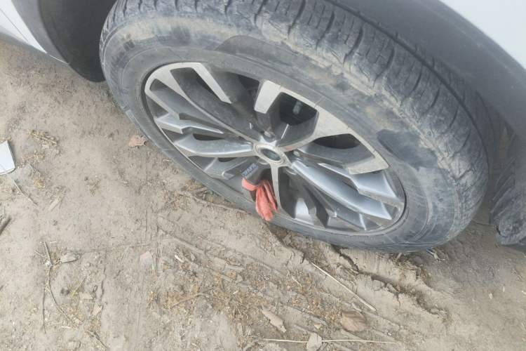 Used Haval H6 2017 Blue Label 2.0T Automatic Two-Wheel Drive Smart Edition Right Front Wheel Hub