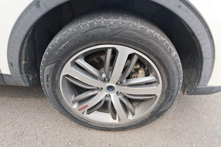 Used Haval H6 2017 Red Label 2.0T Automatic Two-Wheel Drive ZhiShang Model Right Front Wheel Hub