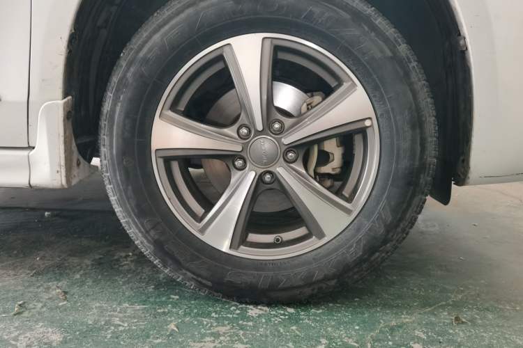 Used Haval H6 2017 Classic Edition 1.5T Automatic Two-Wheel Drive Elite Model Right Front Wheel Hub