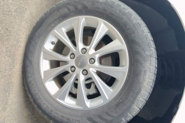 Used Haval H6 2017 Revised Blue-Label Sport Version 1.5T Automatic Two-Wheel Drive Luxury Trim Right Front Wheel Hub
