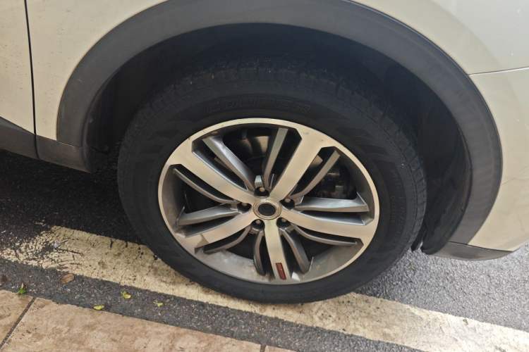Used Haval H6 2017 Red Label 2.0T Automatic Two-Wheel Drive ZhiShang Model Right Front Wheel Hub