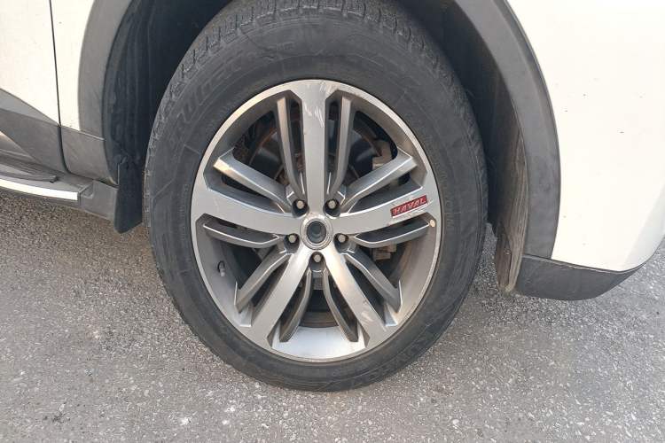 Used Haval H6 2017 Red Label 2.0T Automatic Two-Wheel Drive ZhiShang Model Right Front Wheel Hub