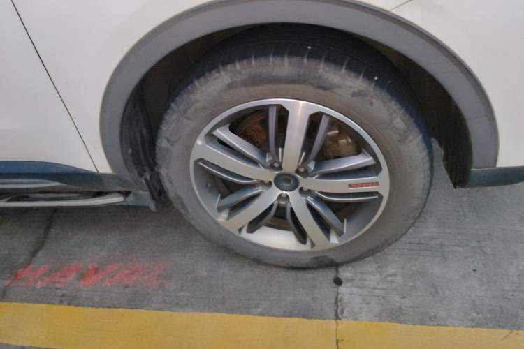 Used Haval H6 2017 Red Label 2.0T Automatic Two-Wheel Drive ZhiShang Model Right Front Wheel Hub
