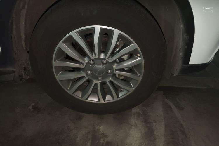 Used Haval H6 2017 Red-Label Sport Edition 1.5T Automatic Two-Wheel Drive Luxury Model Right Front Wheel Hub