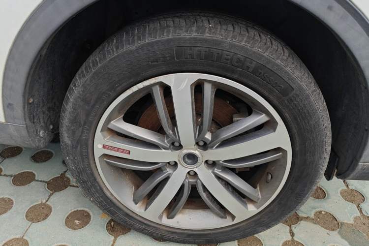 Used Haval H6 2017 Red Label 2.0T Automatic Two-Wheel Drive ZhiShang Model Right Front Wheel Hub