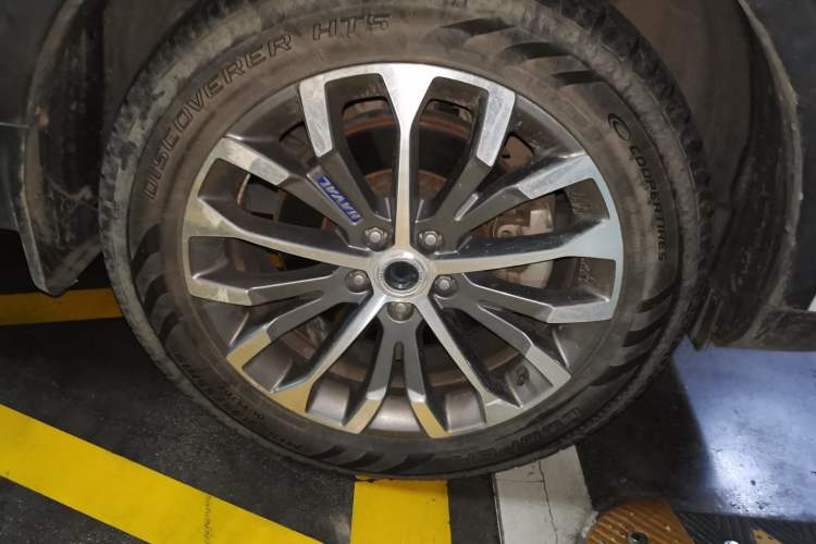 Used Haval H6 2017 Blue Label 2.0T Automatic Two-Wheel Drive Leading Model Right Front Wheel Hub