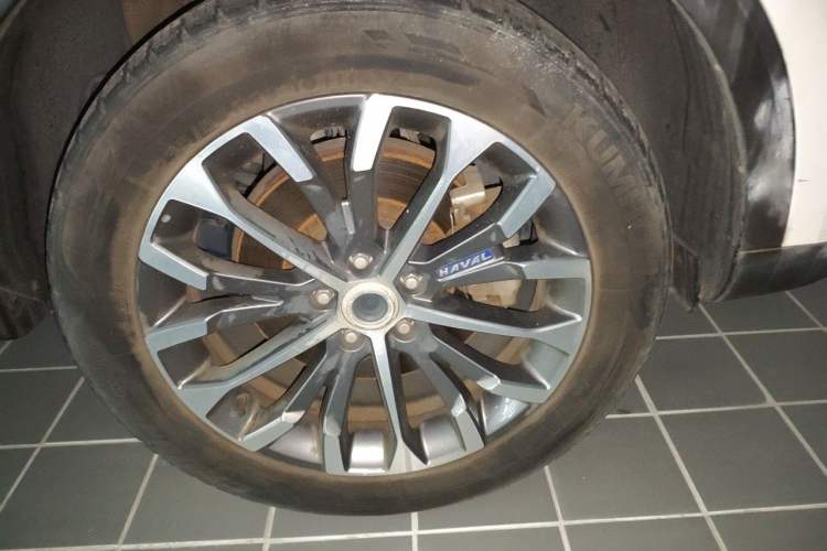 Used Haval H6 2017 Blue Label 1.5T Automatic Two-Wheel Drive ZhiShang Model Right Front Wheel Hub