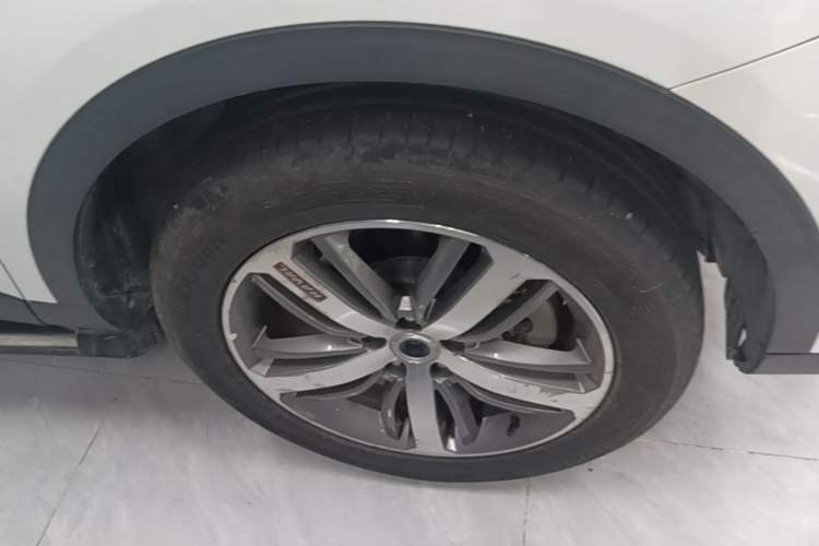 Used Haval H6 2017 Red-Label 1.5T Automatic Two-Wheel Drive Smart Edition Right Front Wheel Hub