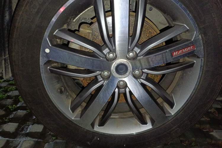 Used Haval H6 2017 Red Label 2.0T Automatic Two-Wheel Drive ZhiShang Model Right Front Wheel Hub