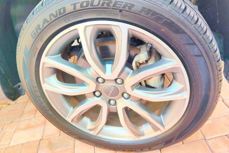 Used Haval H6 2017 Red Label 2.0T Automatic Two-Wheel Drive ZhiShang Model Right Front Wheel Hub