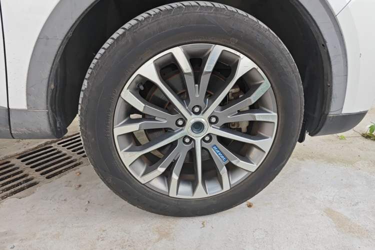 Used Haval H6 2017 Blue Label 2.0T Automatic Two-Wheel Drive Smart Edition Right Front Wheel Hub