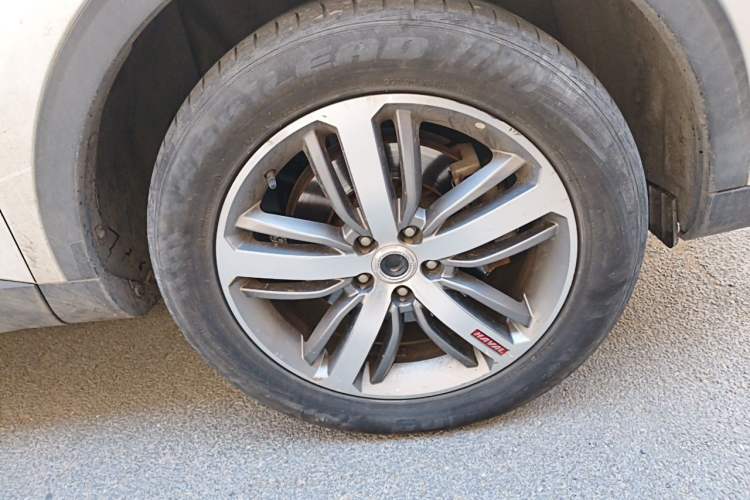 Used Haval H6 2017 Red Label 2.0T Automatic Two-Wheel Drive ZhiShang Model Right Front Wheel Hub
