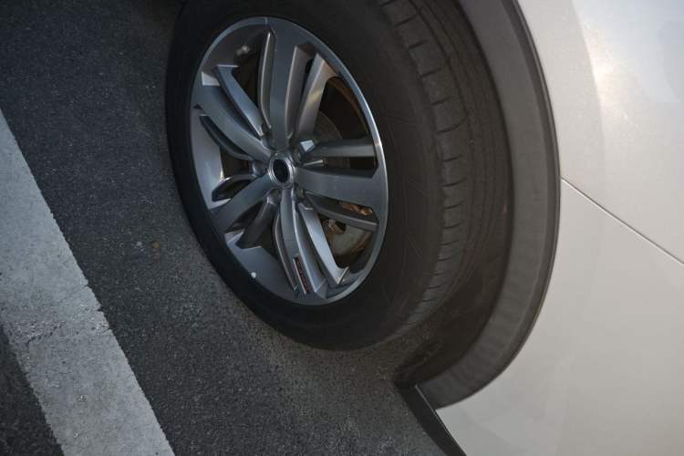 Used Haval H6 2017 Red Label 2.0T Automatic Two-Wheel Drive ZhiShang Model Right Front Wheel Hub