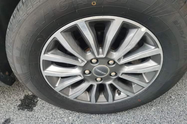 Used Haval H6 2017 Revised Blue-Label Sport Version 1.5T Automatic Two-Wheel Drive Luxury Trim Right Front Wheel Hub