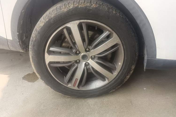 Used Haval H6 2017 Red Label 2.0T Automatic Two-Wheel Drive ZhiShang Model Right Front Wheel Hub