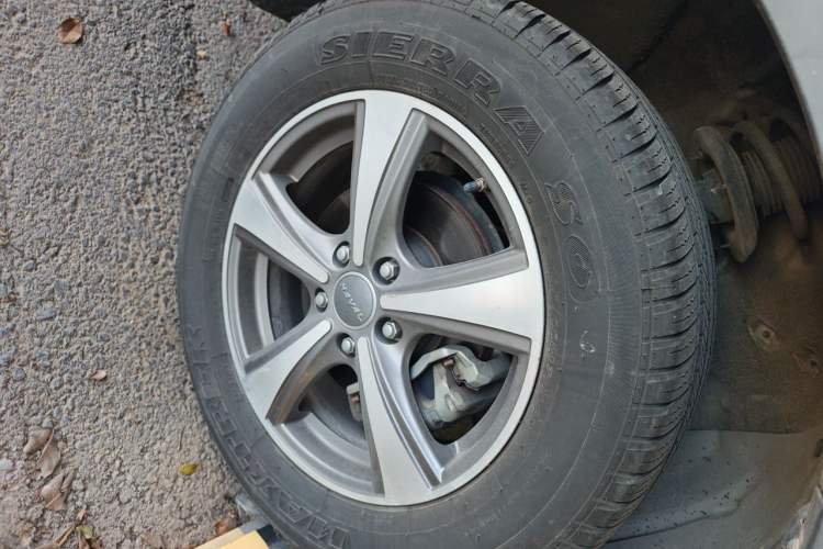 Used Haval H6 2017 Red-Label Sport Edition 1.5T Manual Two-Wheel Drive Elite Model Right Front Wheel Hub