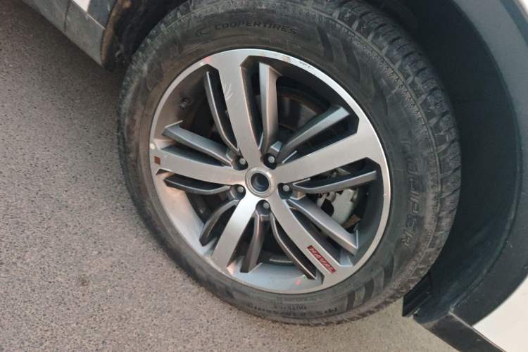 Used Haval H6 2017 Red Label 2.0T Automatic Two-Wheel Drive ZhiShang Model Right Front Wheel Hub