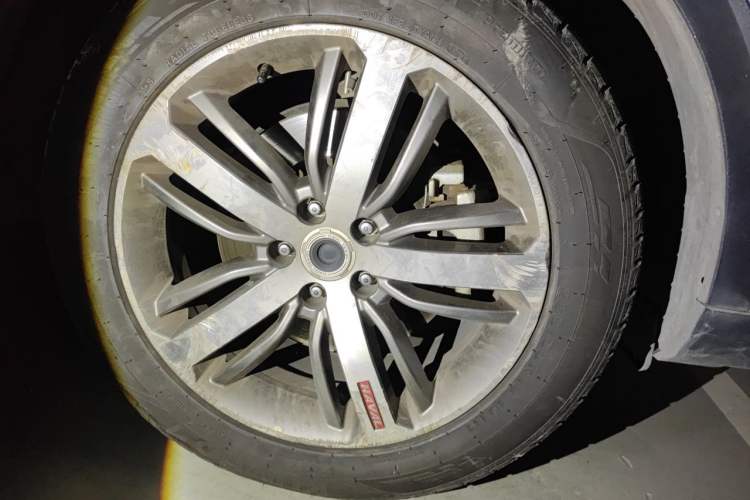 Used Haval H6 2017 Red Label 2.0T Automatic Two-Wheel Drive ZhiShang Model Right Front Wheel Hub