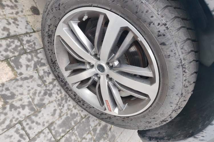 Used Haval H6 2017 Red Label 2.0T Automatic Two-Wheel Drive ZhiShang Model Right Front Wheel Hub