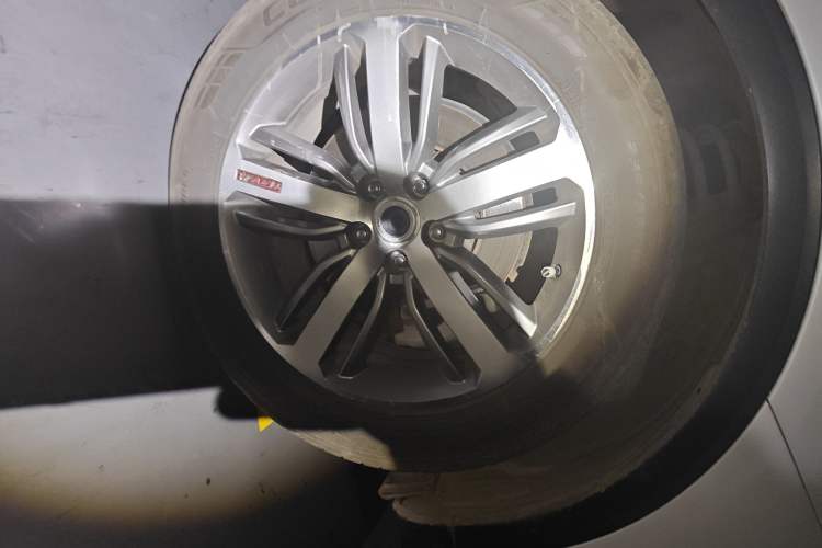 Used Haval H6 2017 Red-Label 1.5T Automatic Two-Wheel Drive Smart Edition Right Front Wheel Hub