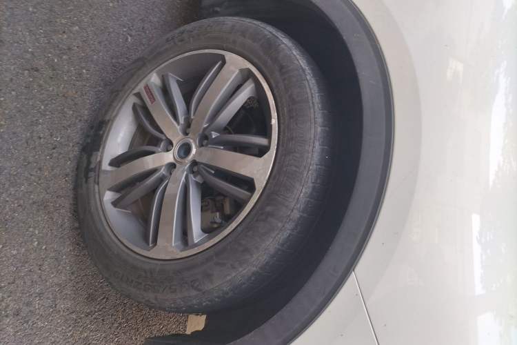 Used Haval H6 2017 Red Label 2.0T Automatic Two-Wheel Drive ZhiShang Model Right Front Wheel Hub