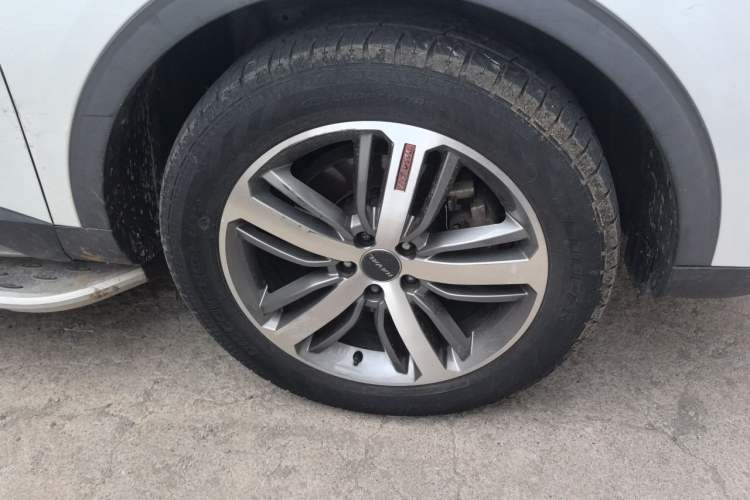 Used Haval H6 2017 Red Label 2.0T Automatic Two-Wheel Drive ZhiShang Model Right Front Wheel Hub
