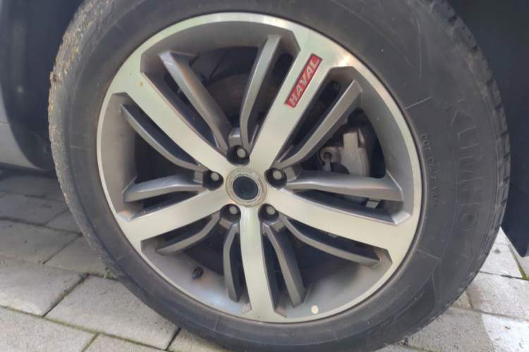 Used Haval H6 2017 Red Label 2.0T Automatic Two-Wheel Drive ZhiShang Model Right Front Wheel Hub