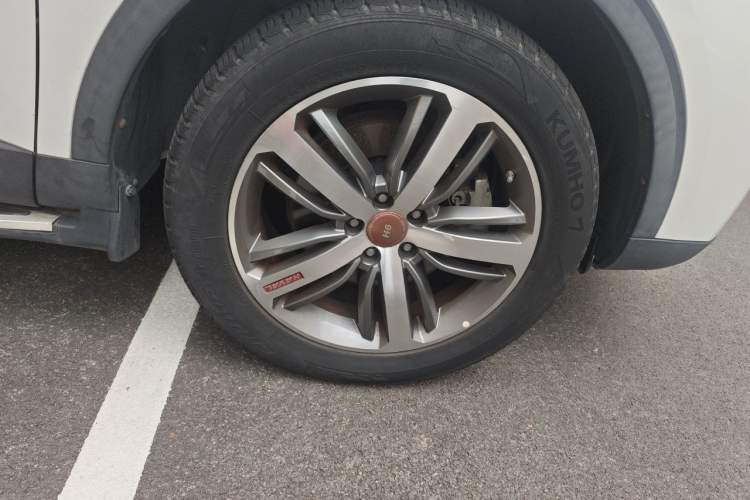 Used Haval H6 2017 Red Label 2.0T Automatic Two-Wheel Drive ZhiShang Model Right Front Wheel Hub