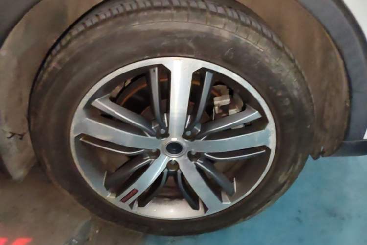 Used Haval H6 2017 Red Label 2.0T Automatic Two-Wheel Drive ZhiShang Model Right Front Wheel Hub