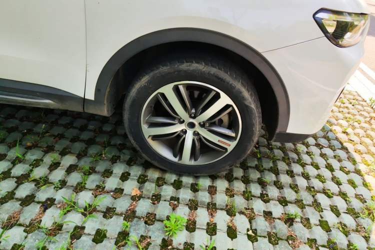 Used Haval H6 2017 Red-Label 1.3T Automatic Two-Wheel Drive ZhiShang Model Right Front Wheel Hub
